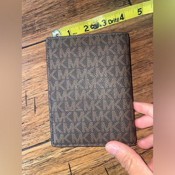 MK passport holder wallet Michael Kors monogram passport holder travel wallet - Picture 13 of 13